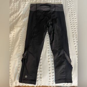 Lululemon black cropped leggings